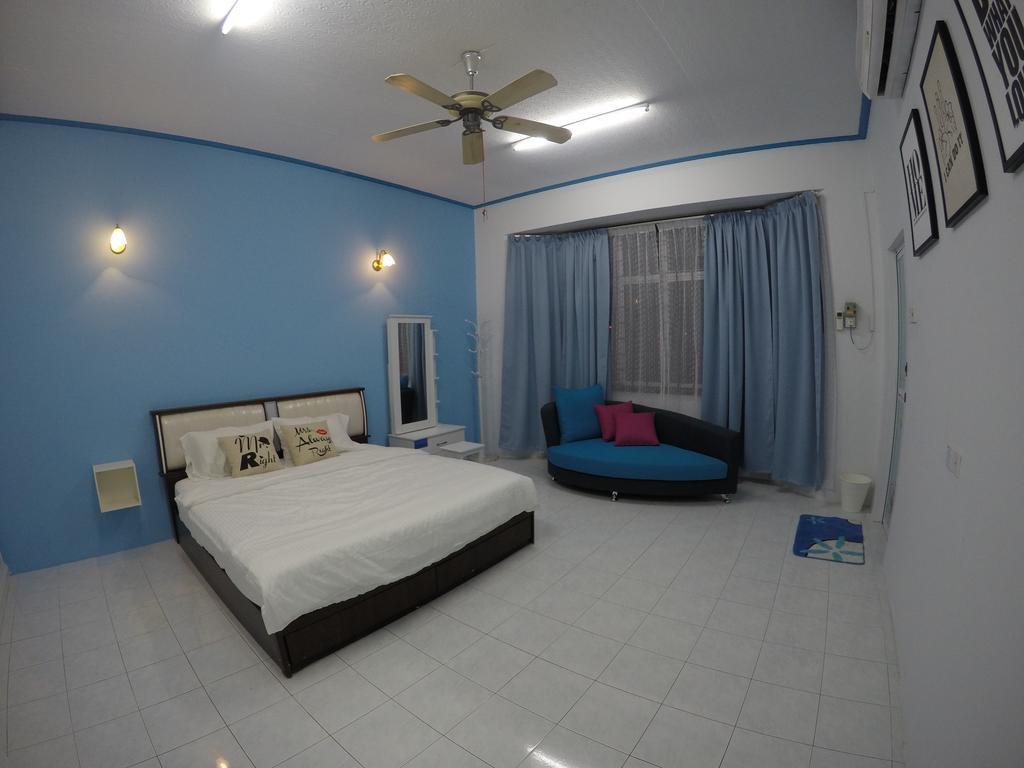 Little Blue House Kemaman Guesthouse Chukai Exterior foto